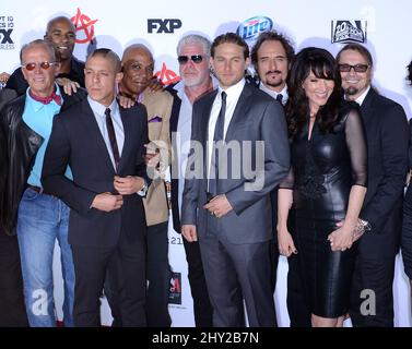 Charlie Hunnam, fils d'anarchie Cast participe à la première projection de la saison 6 des « Sons of anarchy » qui s'est tenue au Dolby Theatre, Los Angeles. Banque D'Images