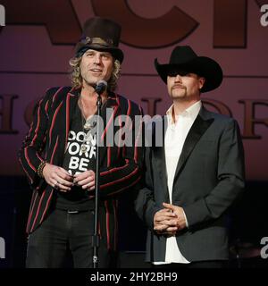 Kenny Alphin, John Rich, Big and Rich assiste aux honneurs annuels de l'ACM 7th qui se sont tenus au Ryman Auditorium de Nashville, le 10 septembre 2013. Banque D'Images