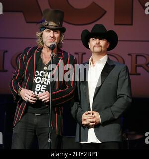 Kenny Alphin, John Rich, Big and Rich assiste aux honneurs annuels de l'ACM 7th qui se sont tenus au Ryman Auditorium de Nashville, le 10 septembre 2013. Banque D'Images