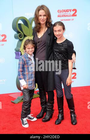 Amy Brenneman participe à la première « Cloudy with A chance of Meatballs 2 » à Los Angeles, en Californie. Banque D'Images