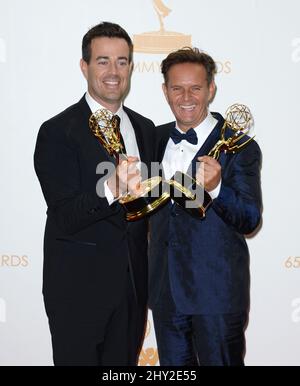 Carson Daly et Mark Burnett dans la salle de presse des Primetime Emmy Awards 65th qui se tiennent au Nokia Theatre de L.A. Vivre à Los Angeles, Etats-Unis. Banque D'Images