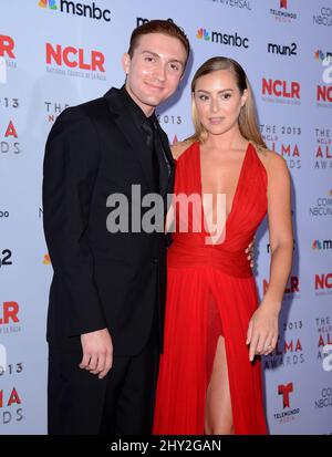 Daryl Sabara, Alexa Vega participant à la salle de presse du NCLR Alma Awards 2013 à Pasadena, Californie. Banque D'Images