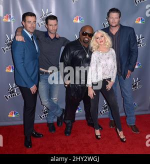 Carson Daly, Adam Levine, CEE Lo Green, Christina Aguilera, Blake Shelton assistent à la saison de la voix 5 Top 12 à Universal Studios Backlot, Los Angeles Banque D'Images