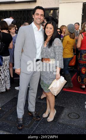 Danny Pino en tant que Mariska Hargitay a honoré avec une étoile sur le Hollywood Walk of Fame à côté de la star de sa mère Jayne Mansfield Banque D'Images