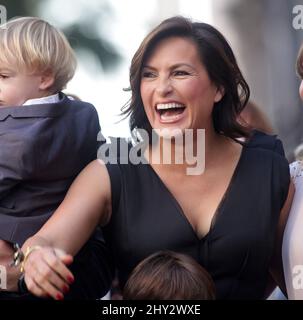 Mariska Hargitay est honorée d'une étoile sur le Hollywood Walk of Fame à côté de la star de sa mère Jayne Mansfield Banque D'Images