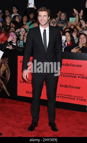 Liam Hemsworth participe à la première de « The Hunger Games: Hunger Fire » à Los Angeles, Californie. Banque D'Images