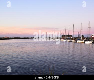 Vue sur les Voiliers amarrés dans le centre d'Aveiro, Portugal Banque D'Images