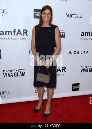 Aileen Getty arrive au quatrième Gala annuel de l'inspiration amfAR à Milk Studios le jeudi 12 décembre 2013 à Los Angeles. Banque D'Images