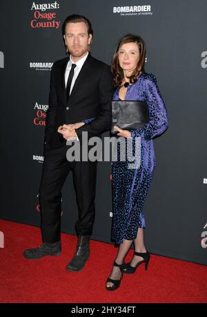 Ewan McGregor et Eve Mavrakis assistent à la première de « August: Osage County » aux cinémas Regal de Los Angeles, Californie. Banque D'Images