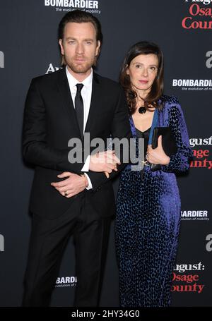 Ewan McGregor et Eve Mavrakis assistent à la première de « August: Osage County » aux cinémas Regal de Los Angeles, Californie. Banque D'Images