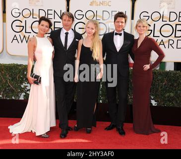 Mads Mikkelsen, Hanne Jacobsen et Thomas Vinterberg assistent aux prix annuels du Golden Globe 71st Banque D'Images