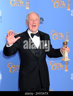 Jerry Weintraub dans la salle de presse des Golden Globe Awards 71st à Los Angeles Banque D'Images