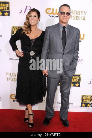 Rita Wilson, Tom Hanks participant aux prix annuels du film le choix des critiques 19th, qui se tiennent à Barker Hangar, à Los Angeles, aux États-Unis. Banque D'Images