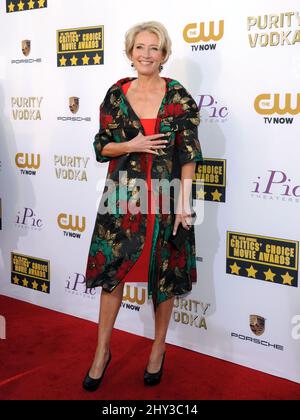 Emma Thompson assistait aux prix annuels du film le choix des critiques 19th à Barker Hangar, à Santa Monica, en Californie. Banque D'Images