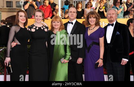 Sophie McShera, Cara Theobold, Lesley Nicol, Kevin Doyle, Phyllis Logan et David Robb ont assisté aux Prix annuels 20th de la Guilde des acteurs de l'écran, qui ont eu lieu au Shrine Auditorium de Los Angeles, en Californie. Banque D'Images