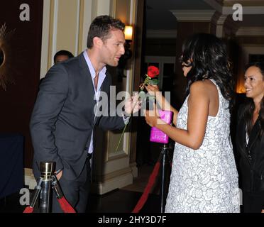 Juan Pablo Galavis et Kerry Washington participant à la tournée de presse d'hiver de l'ABC Television Group à l'hôtel Langham Huntington Banque D'Images