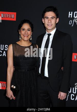 Sakina Jaffrey et Cassius Wilkinson arrivent à la projection spéciale de la saison 2 de Netflix à la Director's Guild of America à Los Angeles, en Californie, le 13 février 2014. Banque D'Images