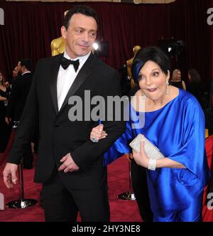 Liza Minnelli et Lorna Luft arrivent aux 86e Academy Awards qui se tiennent au Dolby Theatre à Hollywood, Los Angeles, CA, Etats-Unis, le 2 mars 2014. Banque D'Images