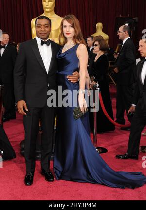 Chiwetel Ejiofor et Sari Mercer arrivent au 86e Academy Awards qui s'est tenu au Dolby Theatre à Hollywood, Los Angeles, CA, États-Unis, le 2 mars 2014. Banque D'Images