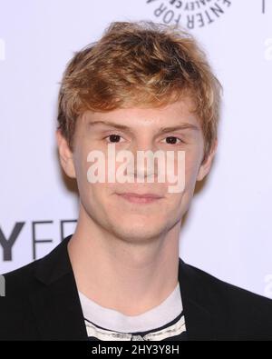 Evan Peters assiste à un photocall pour American Horror Story: Coven au Paley Media Center de Los Angeles, Californie. Banque D'Images