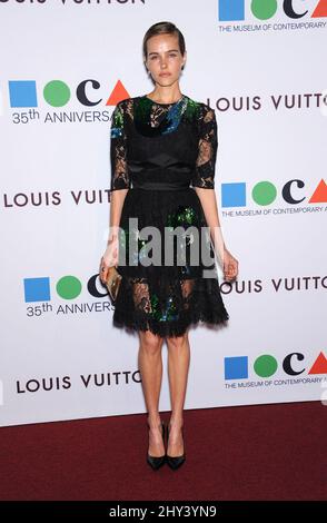 Isabel Lucas assiste au Gala du 35th anniversaire de la MOCA, au Geffen de la MOCA, Los Angeles Banque D'Images