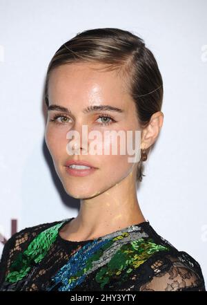 Isabel Lucas assiste au Gala du 35th anniversaire de la MOCA, au Geffen de la MOCA, Los Angeles Banque D'Images