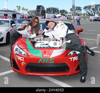 Vanessa Marcil et Brett Davern participent à la journée de pratique annuelle 37th de la course Toyota Pro/Celebrity dans les rues de long Beach Banque D'Images