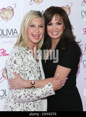 Olivia Newton-John et Marie Osmond participant à l'inauguration des soirées d'été d'Olivia Newton John, au Flamingo Hotel and Casino de Las Vegas, Nevada. Banque D'Images