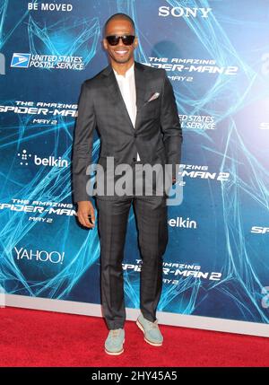 Eric West participe à la première « The Amazing Spider-Man 2 » à New York Banque D'Images