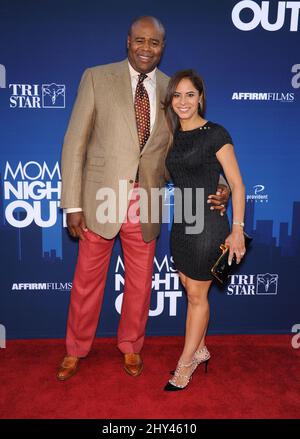 Chi McBride et Julissa McBride assistant à la première « My's Night Out » de Los Angeles au Théâtre chinois Banque D'Images