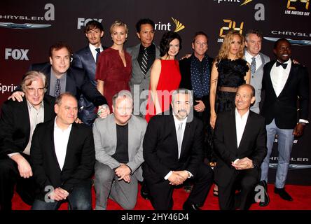 Giles Matthey, Yvonne Strahovski, Benjamin Bratt, Mary Lynn Rajs participant à l'événement 24: Live Another Day Premiere à l'Intrepid à New York. Banque D'Images