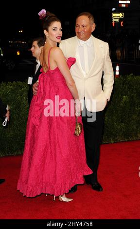 Stephanie Seymour arrivée à l'Institut de costume avantage met Gala célébration de l'ouverture de l'exposition Charles James, au-delà de la mode et du nouveau Centre de costume Anna Wintour. Metropolitan Museum of Art, New York. Banque D'Images