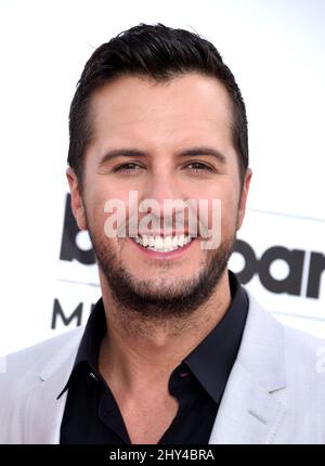 Luke Bryan arrive aux Billboard Music Awards, au MGM Grand Garden Arena, le dimanche 18 mai 2014, à Las Vegas. Banque D'Images