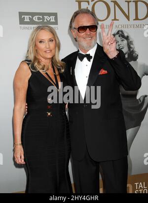 Margaret DeVogelaere et Peter Fonda assistent au Prix de réalisation de la vie de l'AFI 42nd en l'honneur de Jane Fonda à Los Angeles Banque D'Images