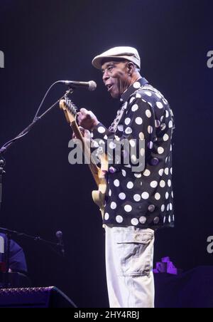 Le bluesman américain Buddy Guy se présente à la salle Pleyel, Paris, France, le 6 novembre 2018. Banque D'Images