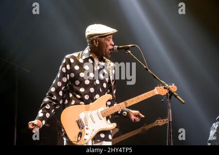 Le bluesman américain Buddy Guy se présente à la salle Pleyel, Paris, France, le 6 novembre 2018. Banque D'Images