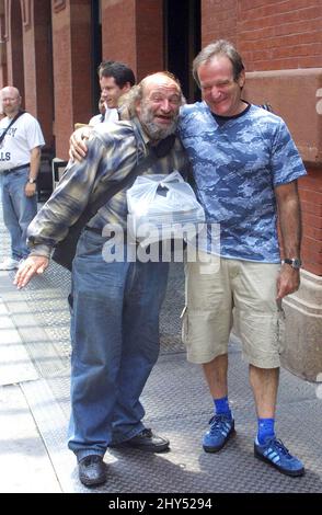 PHOTO DU DOSSIER : Robin Williams meurt à l'âge de 63 ans. Robin Williams et radio Man. (NYC) Banque D'Images