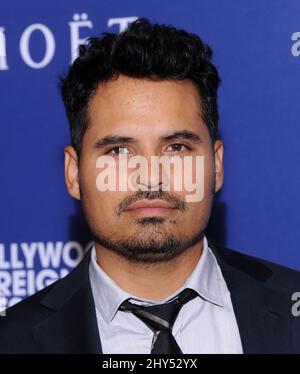 Michael Pena arrive au banquet de subventions de la Hollywood Foreign Press Association à l'hôtel Beverly Hilton le jeudi 14 août 2014, à Beverly Hills, en Californie. Banque D'Images