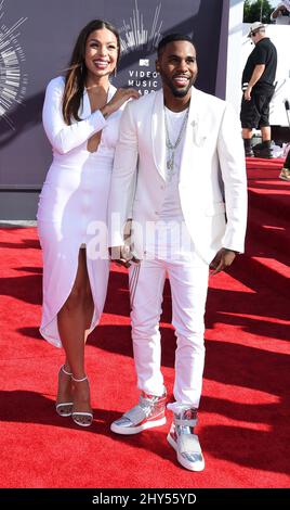 Jordin Sparks et Jason Derulo arrivent aux MTV Video Music Awards 2014 qui se tiennent au Forum Banque D'Images