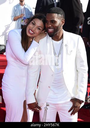 Jordin Sparks et Jason Derulo arrivent aux MTV Video Music Awards 2014 qui se tiennent au Forum Banque D'Images