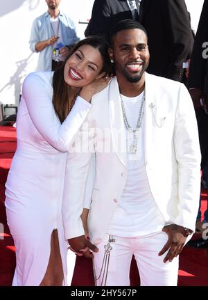 Jordin Sparks et Jason Derulo arrivent aux MTV Video Music Awards 2014 qui se tiennent au Forum Banque D'Images