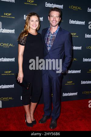 Scott Foley, Marika Dominczyk, participant à la soirée pré-Emmy du Entertainment Weekly 2014 qui s'est tenue à la Fig & Olive Melrose place Banque D'Images