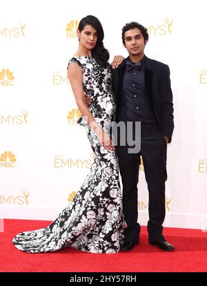 Kunal Nayyar et Neha Kapur arrivent aux EMMY Awards 2014, Nokia Live, Los Angeles. Banque D'Images