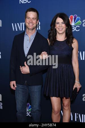 Peter Krause, Lauren Graham participant à l'événement tapis rouge de la saison 2014-2015 de la NBC Vanity Fair à Hyde Sunset Kitchen Banque D'Images