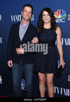 Peter Krause et Lauren Graham assistent à l'événement tapis rouge de la saison 2014-2015 de la NBC Vanity Fair à Hyde Sunset Kitchen Banque D'Images