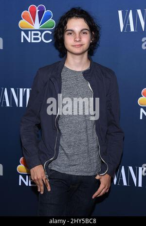 Max Burkholder participant à l'événement tapis rouge de la saison 2014-2015 de la NBC Vanity Fair à Hyde Sunset Kitchen Banque D'Images