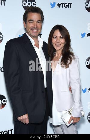 Jon Tenney et Leslie Urdang arrivent pour le premier événement TGIT de l'Anatomie, scandale et comment s'éver avec meurtre au Palihouse, Hollywood, Los Angeles, le 20 septembre 2014. Banque D'Images