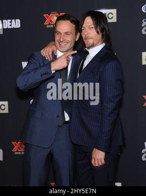 Andrew Lincoln et Norman Reedus assistent à la première saison 5 de « The Walking Dead » à l'AMC Universal CityWalk à Los Angeles, Californie. Banque D'Images