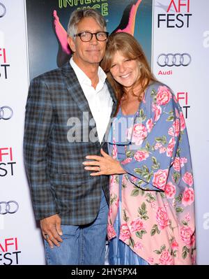 Eric Roberts et Eliza Roberts participant à une projection de « vice inhérent » au théâtre égyptien de Los Angeles, en Californie. Banque D'Images