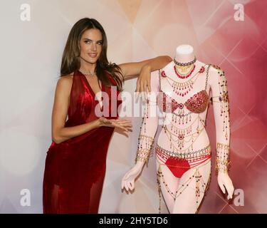 Alessandra Ambrosio participe aux débuts de la brassière Secret Dream Angels Fantasy dans le centre commercial Fashion Show de Las Vegas, Nevada, le 13 novembre 2014. Banque D'Images